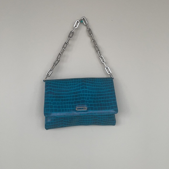 Guess purse - Picture 3 of 11